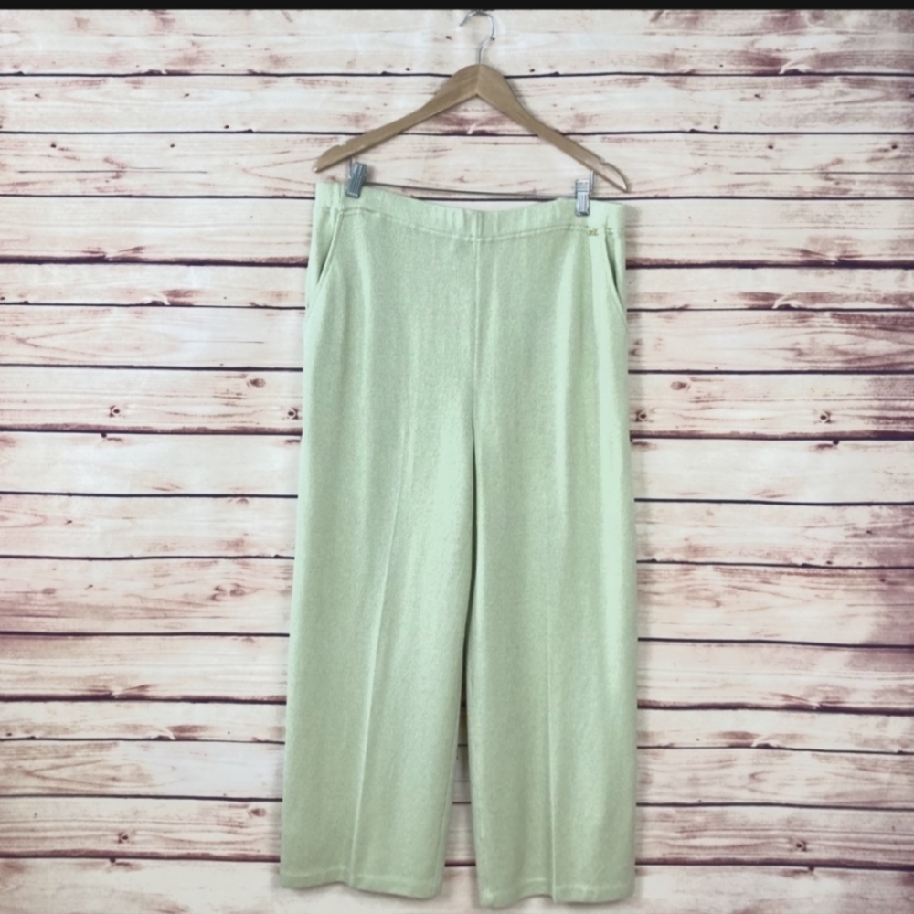 St. John Sport Ankle Crop Knit Pants